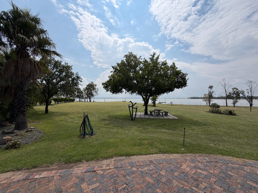 5 Bedroom Property for Sale in Metsimaholo Free State